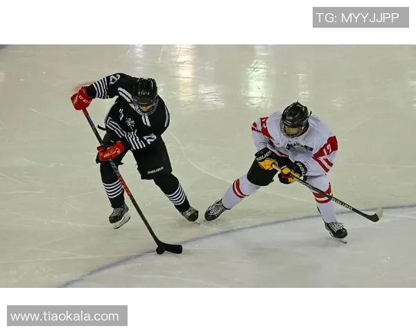 冰球突破上演惊天逆转赛场激情燃烧引发热血沸腾